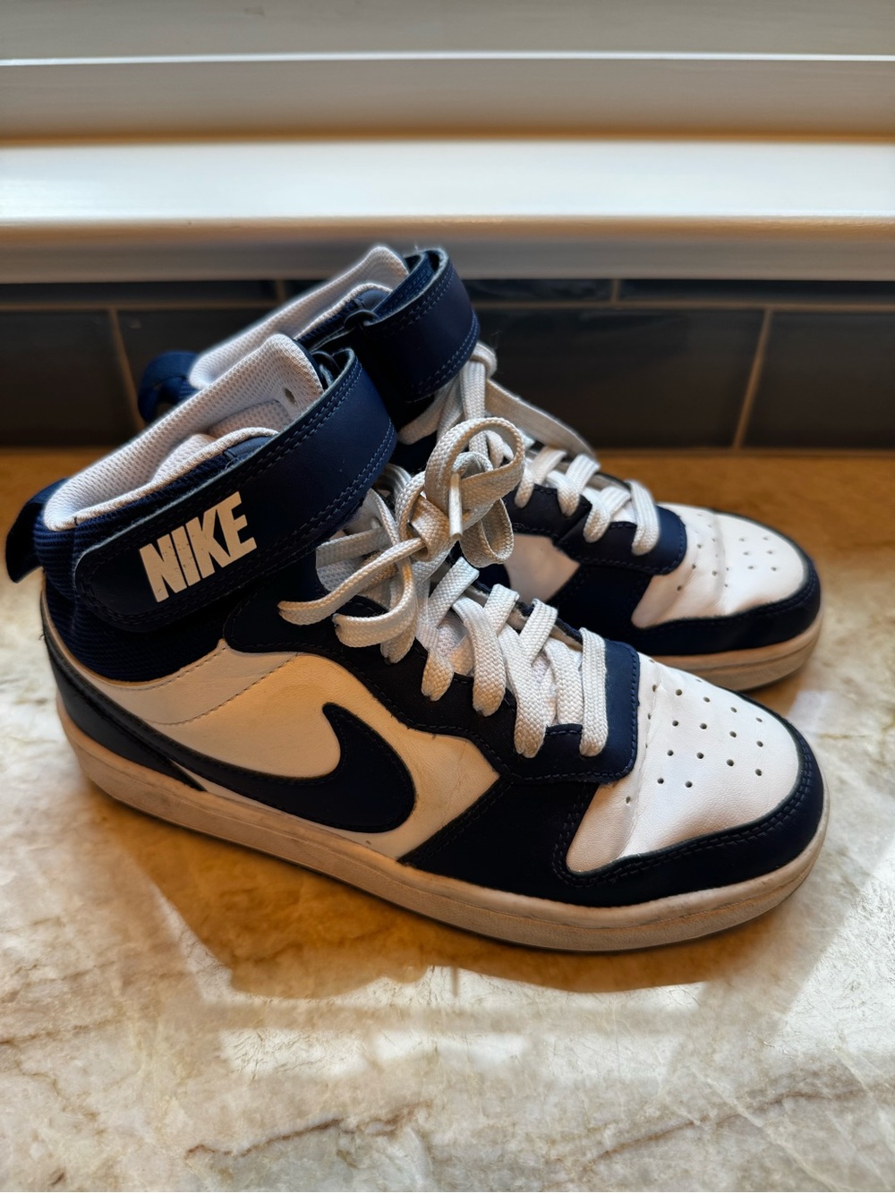 Nike Court Borough 2 size 4Y Navy and white
